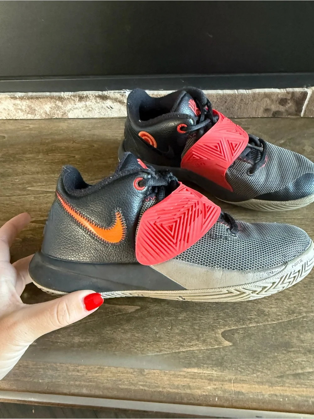 Nike Kyrie Flytrap III Kids Basketball Sneakers Black/Gray/Red US 2Y BQ5621-011